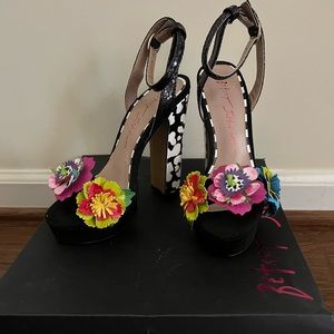 Betsy Johnson Miliana, Black Multi sandals. New, never worn.